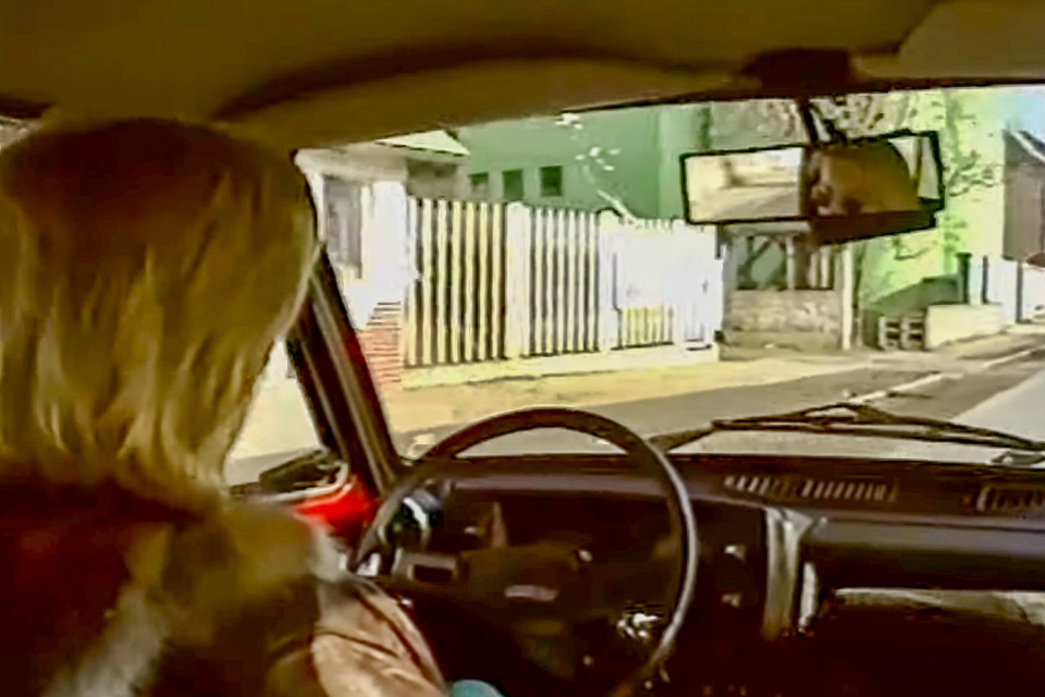 Autom po Trnave v roku 1997. Toto je Zelený kríček. | Reprofoto: Archívne video, Ytb