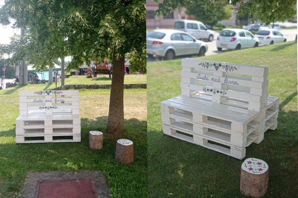 Na novej lavičke sa bude dobre čítať | Zdroj: Suchá nad Parnou