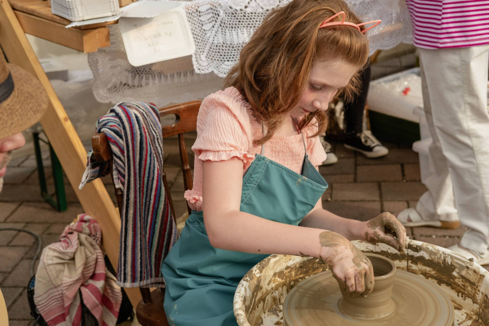 Na trhu nájdete handmade výrobky aj obľúbené sladké a slané špeciality | Zdroj: Rošindolský trh 