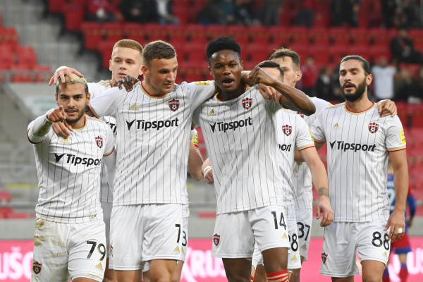 Radosť hráčov Trnavy po strelení gólu | Foto: TASR - Lukáš Grinaj