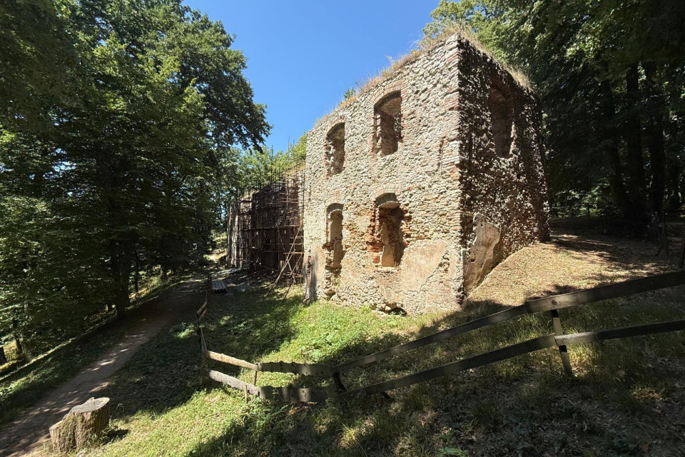 Po skončení DOD pokračovali dobrovoľníci v reštauračných prácach | Foto: Tomáš Buday