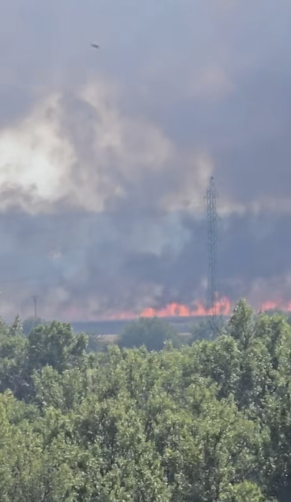 Pri Maduniciach horí pole | Zdroj: Fb Dendo Polacik