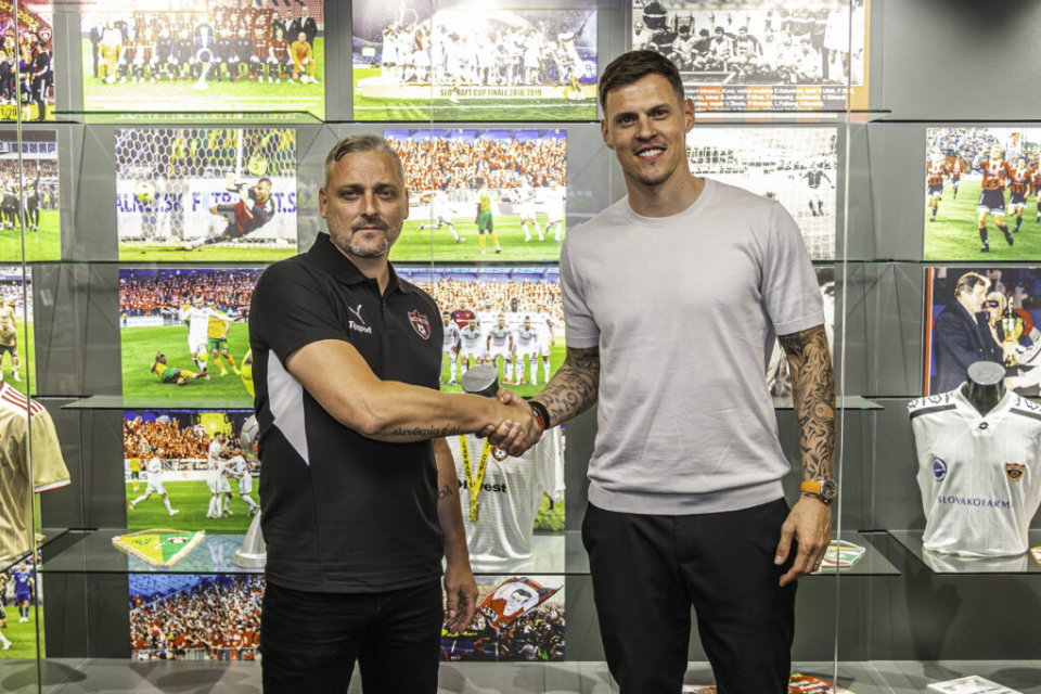 Nový tréner so športovým riaditeľom Martinom Škrtelom | Zdroj: FC Spartak Trnava