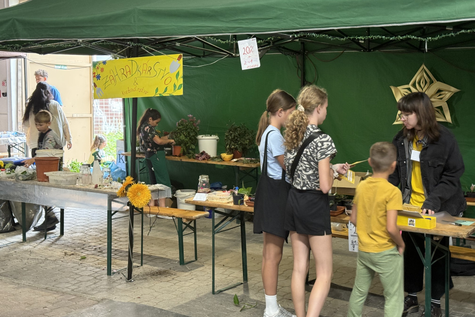 Deti môžu za deň niekoľkokrát zmeniť povolanie, a vyskúšať si ich čo najviac | Foto: Michaela Martišíková, Trnavské rádio