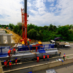 Osádzanie cyklomosta pri Zavare (12. 7. 2025). | Foto: Dušan Vančo, Trnavské rádio