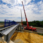 Osádzanie cyklomosta pri Zavare (12. 7. 2025). | Foto: Dušan Vančo, Trnavské rádio