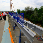 Osádzanie cyklomosta pri Zavare (12. 7. 2025). | Foto: Dušan Vančo, Trnavské rádio