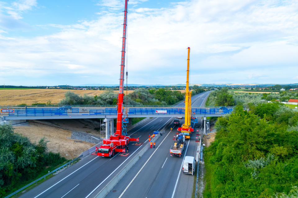 Župný cyklomost je namontovaný, D1 môže byť otvorená skôr. | Foto: TTSK