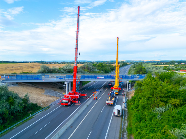 Župný cyklomost je namontovaný, D1 môže byť otvorená skôr. | Foto: TTSK