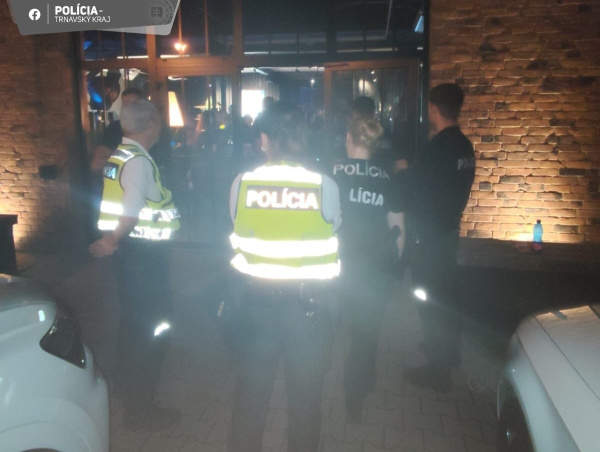 Policajti si posvietili na mládež I Zdroj: KRPZTT