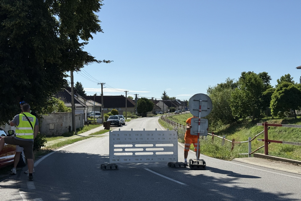 Uzavretý most vo Veľkých Kostoľanoch | Foto: dv, Trnavské rádio