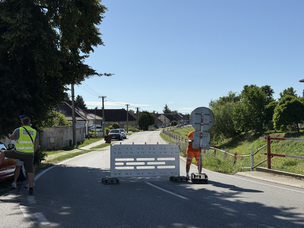 Uzavretý most vo Veľkých Kostoľanoch | Foto: dv, Trnavské rádio