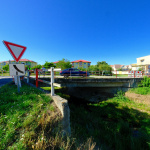 Dnes uzavreli most na Potočnej ulici vo Veľkých Kostoľanoch. | Foto: dv, red.