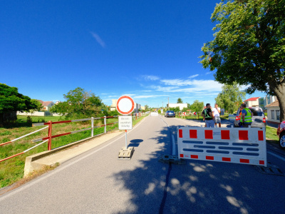 Dnes uzavreli most na Potočnej ulici vo Veľkých Kostoľanoch. | Foto: dv, red.