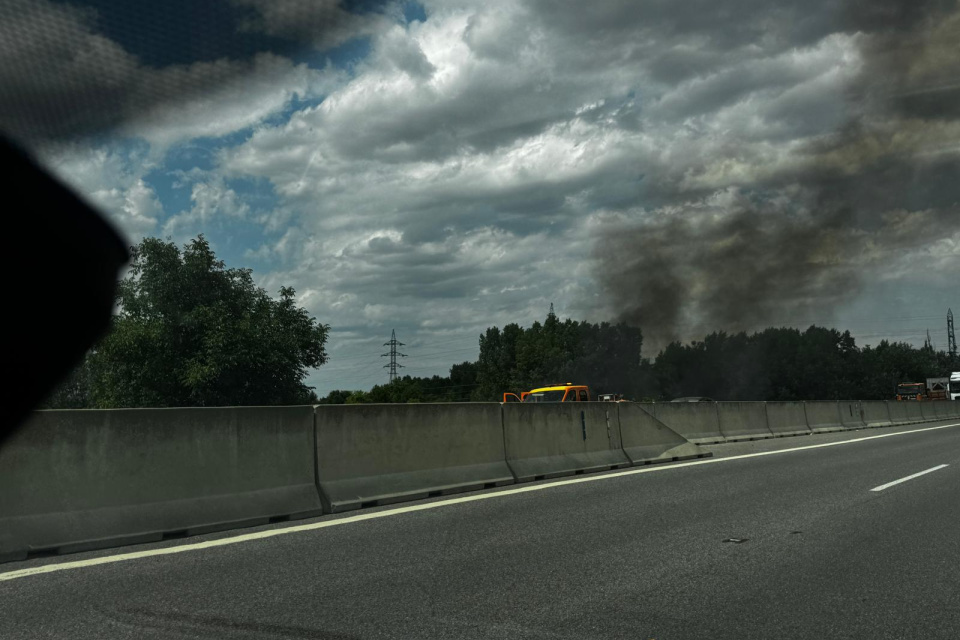 Požiar pri D1 pri Piešťanoch I Zdroj: Dopravný servis Trnavského rádia