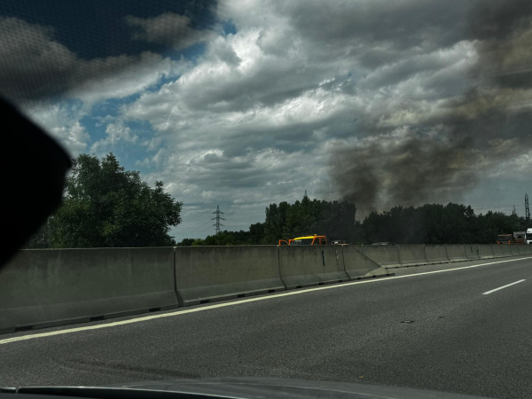 Požiar pri D1 pri Piešťanoch I Zdroj: Dopravný servis Trnavského rádia