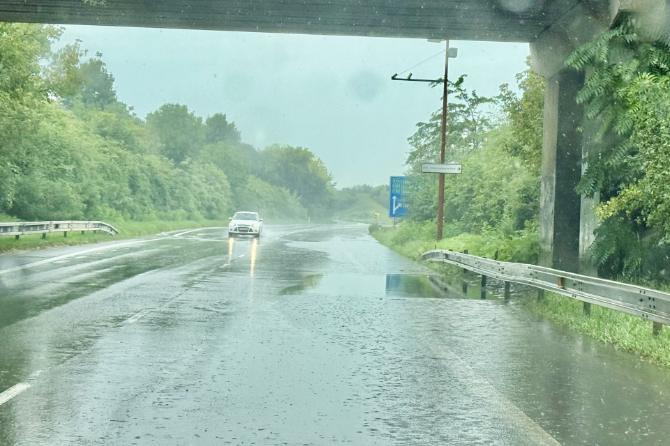 Na mieste hrozí aquaplaning. | Foto: Trnavské