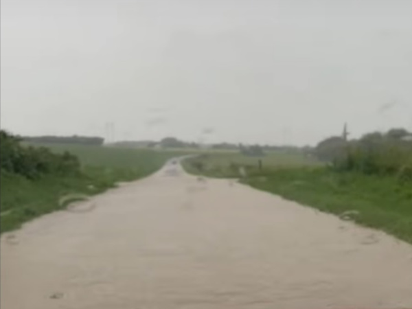 Vozovka je miestami plná vody. | Foto: Timotej Klena, Dopravný servis SE, SI a okolie