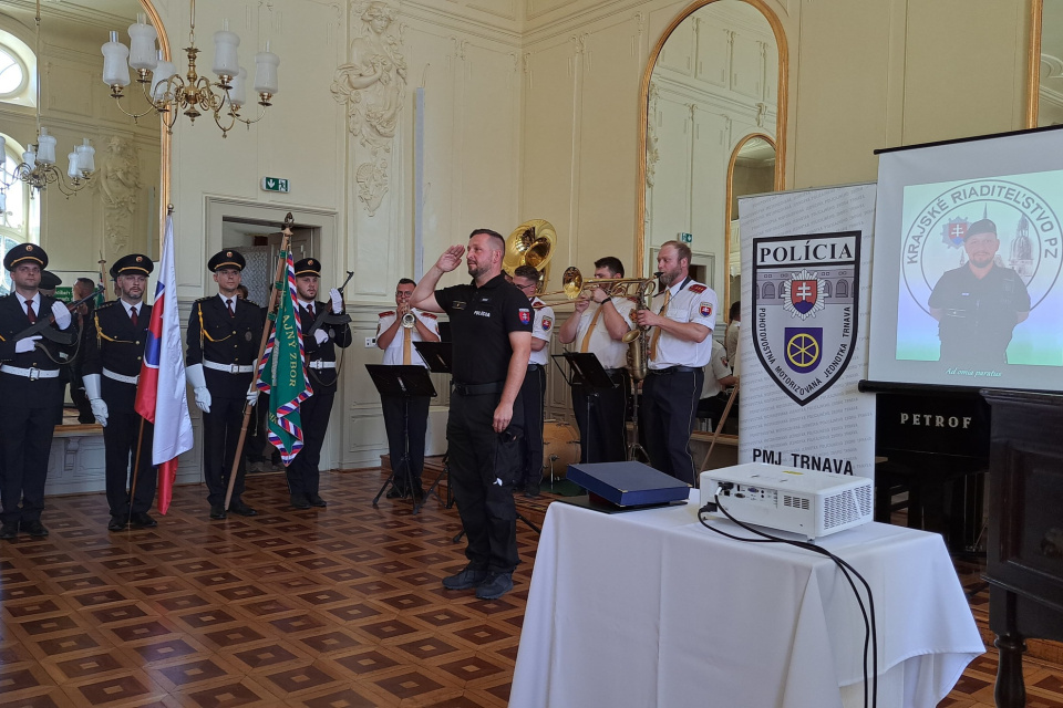 Na mieste boli najvyšší funkcionári, policajti, rodina veliteľa i hudba ministerstva vnútra. | Foto: PZSR