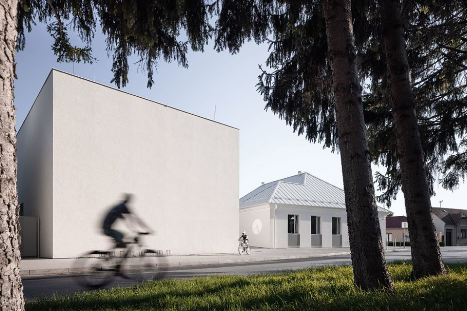 Mestský úrad v Leopoldove je architektonický skvost | Foto: Matej Hakár, Archinfo