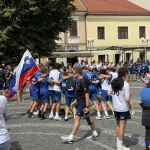 Na Trojičnom námestí viali vlajky rôznych krajín 