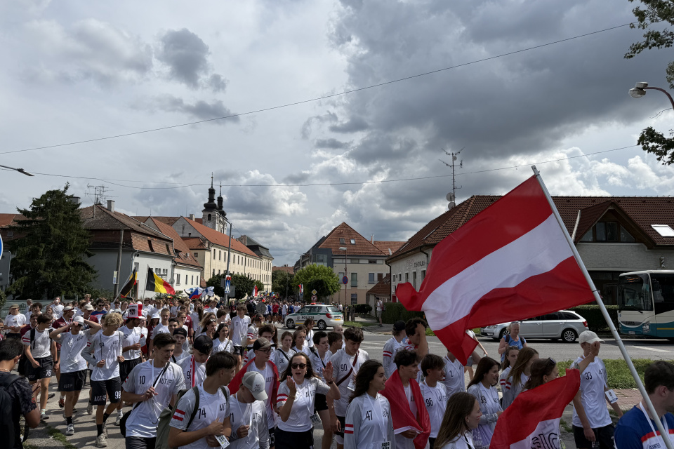 Na prechod reprezentačných tímov cez cestu dozerala polícia