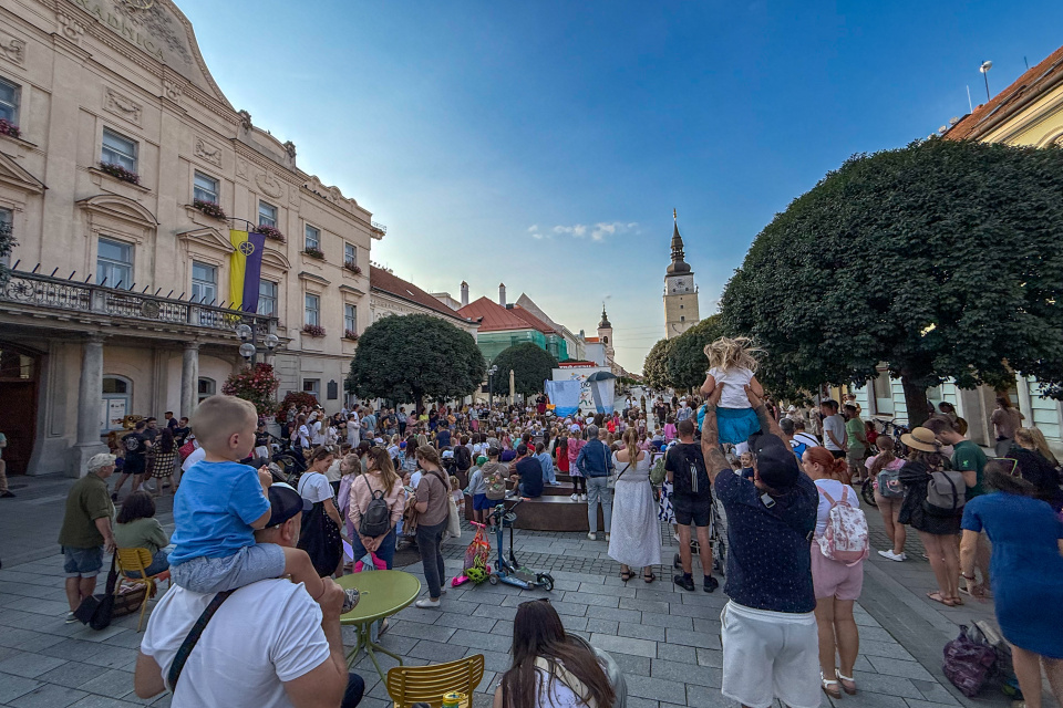 Diváci predstavenia Ako sa kvapka stala Superhrdinom v podaní Divadla NaTRAkoch.. | Foto: red.