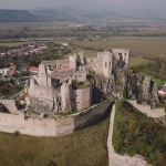Hrad Beckov priláka fanúšikov letného premietania | Zdroj: hrad Beckov