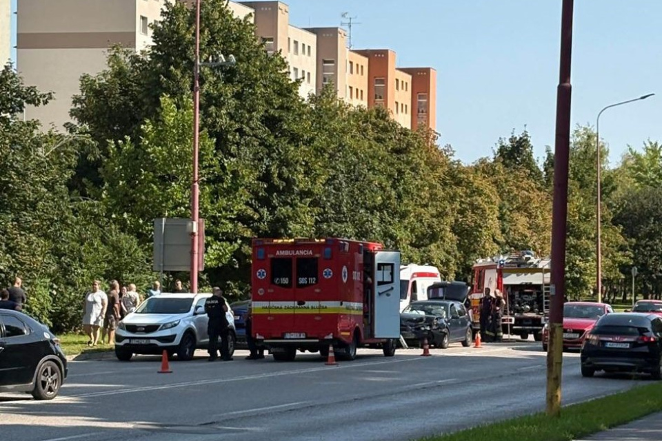 Pri nehode zasahujú aj záchranné zložky | Foto: Trnava moje mesto