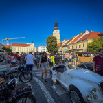 Vozidlá sa predstavili pred jazdou na Trojičnom námestí. | Foto: Trnavské