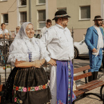 Na čele sprievodu kráčajú hospodár s hospodárkou | Foto: FB Iveta Matúšová - starostka obce Radošovce