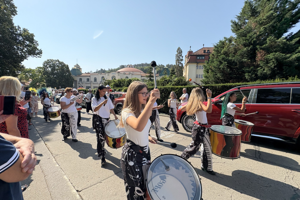 Divadelný sprievod mestom trval hodinu | Foto: Nikola Húsková