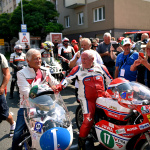 Hviezdy akcie sa prestavili aj na motorkách. | Foto: Holíč