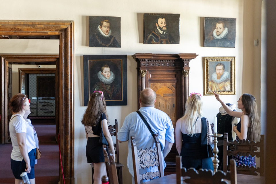 Chýbať nebudú ukážky šermovania a prehliadky hradu | Zdroj: Červený Kameň Hrad