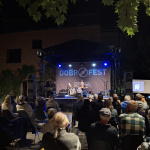 Gwyn Ashton zahral na rezofonickej gitare aj ústnej harmonike | Zdroj: Sarah Strapoňová