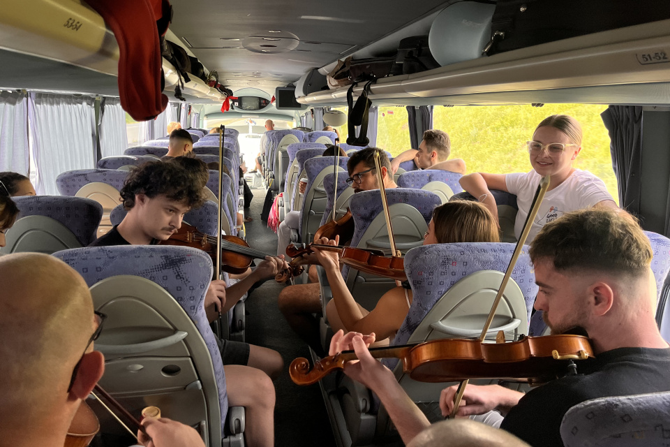 Dlhú cestu autobusom do Francúzska si spríjemnili hudbou I Foto: Alexandra Štofirová, Trnavské rádio