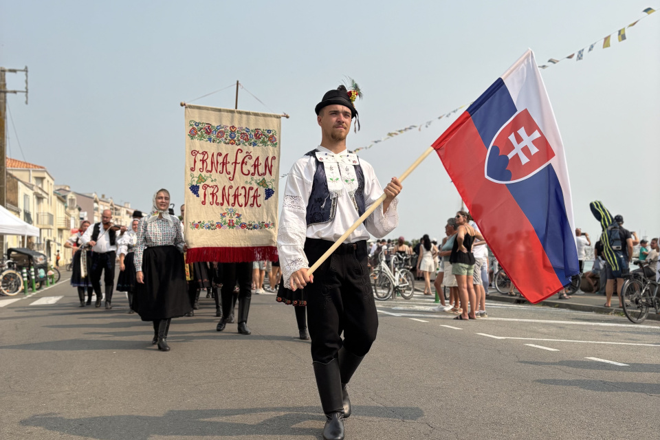 UFS Trnafčan počas sprievodu popri prístave I Foto: Alexandra Štofirová, Trnavské rádio