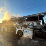 Z autobusu v okrese Dunajská Streda zostal vrak | Zdroj: Hasičský a záchranný zbor