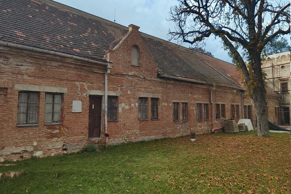 Súčasný stav koniarne | Zdroj: Archinfo