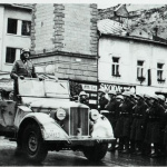 Prehliadka nemeckých okupačných vojsk v Banskej Bystrici, po potlačení Povstania (október 1944) | Foto: archív TASR, reprodukcia Archívne fondy Múzea SNP v Banskej Bystrici/23. augusta 1985