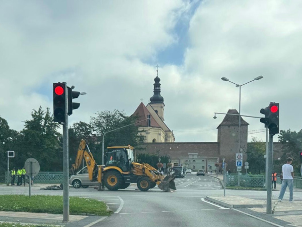 Vodári pracujú v Trnave na križovatke Hospodárska - Študentská | Foto: redakcia