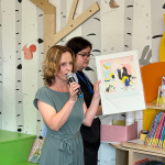 V časovej schránke je schovaná aj risografika znázorňujúca mural knižnice | Foto: dv