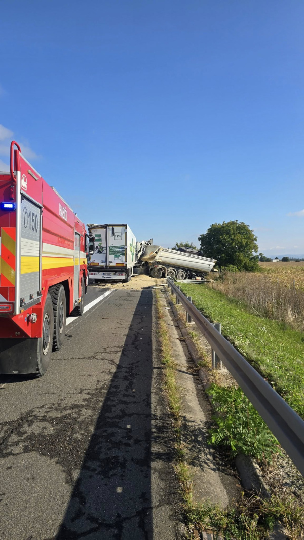 D1 od Piešťan smerom do Trenčína bude na najbližšie hodiny uzavretá | Foto: Dopravný servis - okres Piešťany a okolie