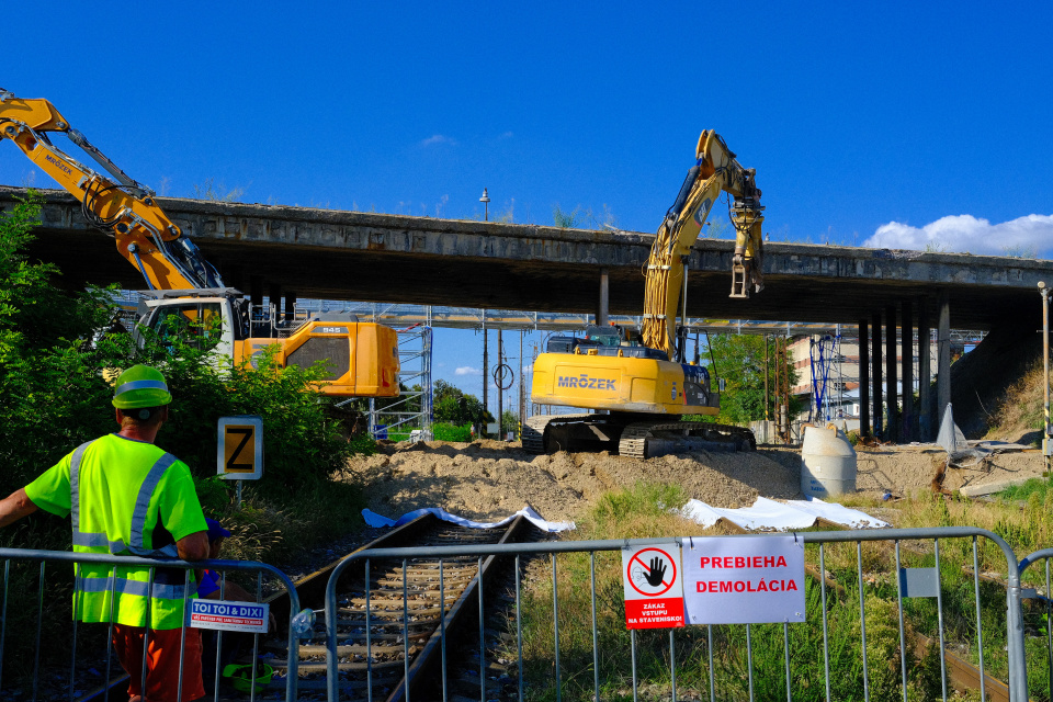 Kvôli demoláciam nejazdia do nedele na trati ani vlaky I Foto: Trnavské rádio