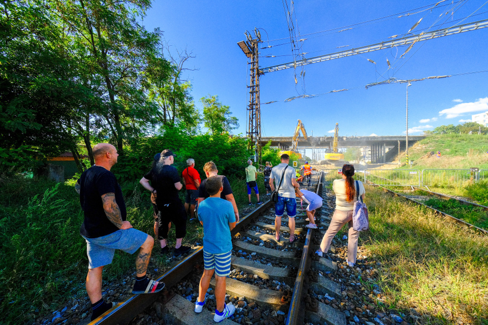 Demolácia zaujala aj obyvateľov I Foto: Trnavské rádio