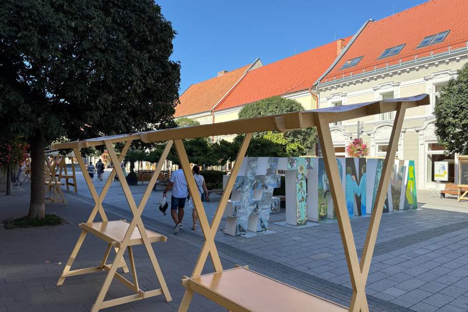 Na Hlavnej už rozkladajú stánky I Zdroj: Trnavské rádio