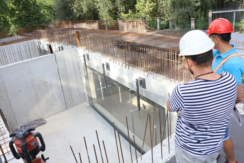 Pokračujú nadzemným podlažím | Zdroj: Zoo Hodonín