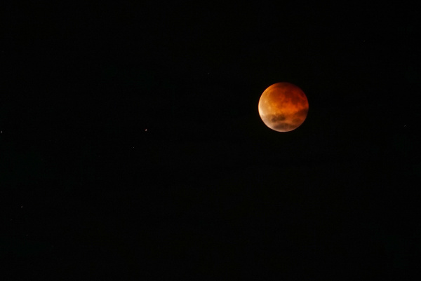 Zatmenie Mesiaca, pohľad od Vrbového. | Foto: red.