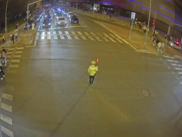 Križovatku Kollárova x Hlboká reguluje polícia. | Zdroj: Smart Trnava