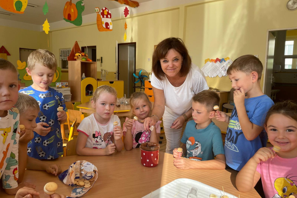 Deťom pribudne na dvore Materskej školy pexeso | Zdroj: Materská škola Jirásková Trnava